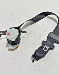 2019 Toyota camry 2 rear seatbelts